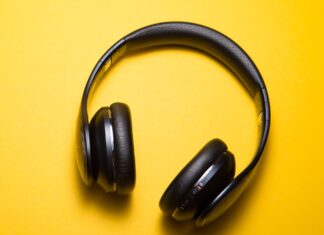 Noise-canceling headphoens