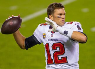 Tom Brady warms up during the NFL Game between the Tampa Bay Buccaneers and Chicago Bears in 2020
